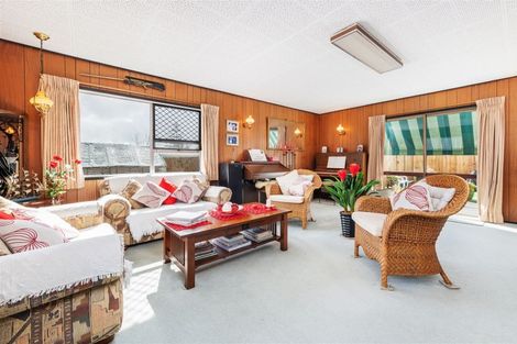 Photo of property in 70 Sylvan Crescent, Te Atatu South, Auckland, 0610