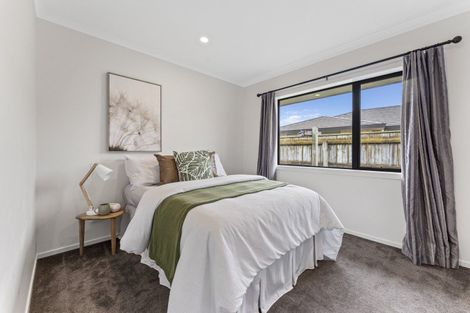 Photo of property in 13 Barry Curtis Place, Levin, 5510