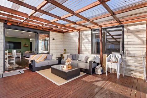 Photo of property in 180 Jutland Road, Pukekohe, 2120