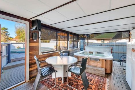 Photo of property in 12 Salas Place, Papakura, 2110