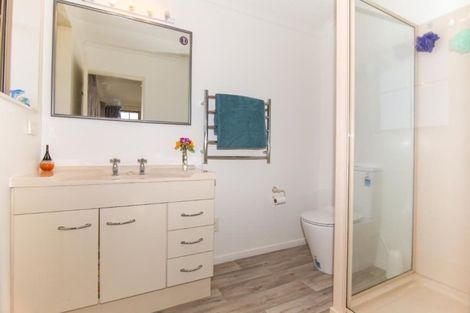 Photo of property in 10 Coutts Place, Mapua, 7005