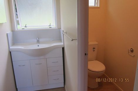 Photo of property in 25 Lambrown Drive, Totara Vale, Auckland, 0629