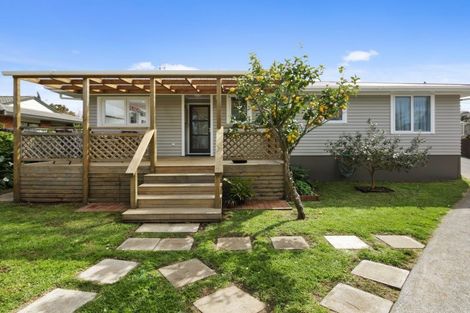 Photo of property in 19 Koru Street, Mangere Bridge, Auckland, 2022