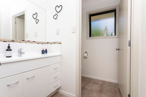 Photo of property in 15b Edward Street, Dannevirke, 4930