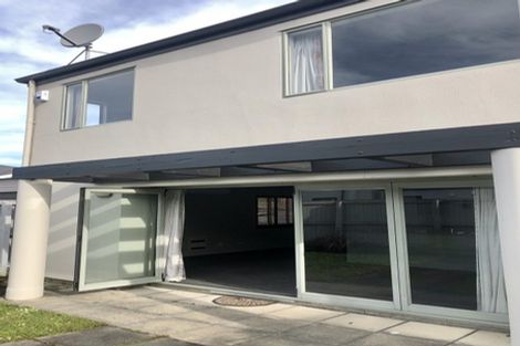 Photo of property in 2/19 Hills Road, Edgeware, Christchurch, 8013