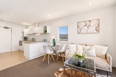 Photo of property in 10e/60 Masons Road, Oteha, Auckland, 0632