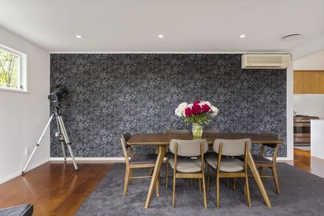 Photo of property in 4 Longfellow Parade, Glen Eden, Auckland, 0604