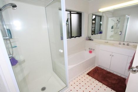 Photo of property in 76 Burswood Drive, Burswood, Auckland, 2013