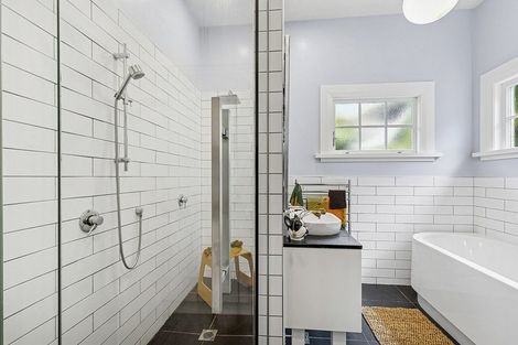 Photo of property in 39 Mills Road, Brooklyn, Wellington, 6021