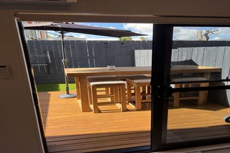 Photo of property in 5/72 Tiraumea Drive, Pakuranga, Auckland, 2010