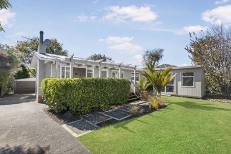 Photo of property in 24 La Rosa Street, Green Bay, Auckland, 0604
