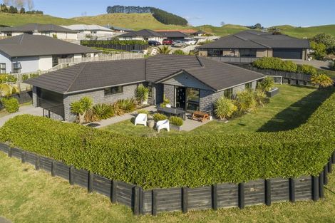 Photo of property in 39 Ballintoy Park Drive, Welcome Bay, Tauranga, 3175
