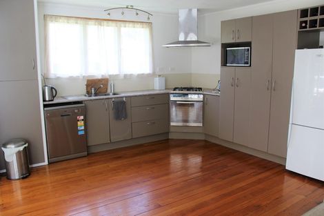 Photo of property in 35 Birdwood Road, Swanson, Auckland, 0612