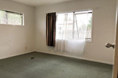 Photo of property in 52 Kelwyn Road, Kelston, Auckland, 0602