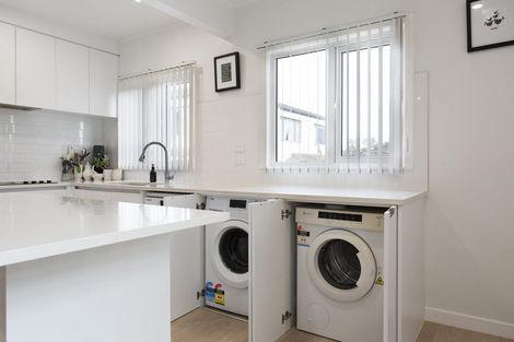 Photo of property in 43 Rogan Street, Mount Roskill, Auckland, 1041