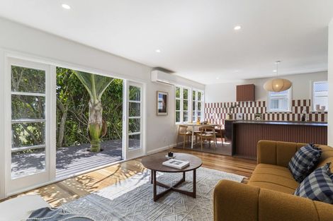 Photo of property in 24b Clinton Avenue, Te Atatu Peninsula, Auckland, 0610