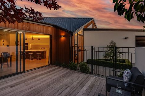 Photo of property in 15 Saint Andrews Square, Strowan, Christchurch, 8052