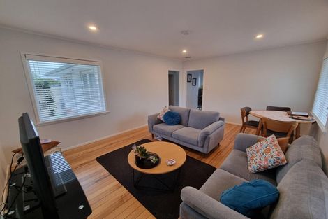 Photo of property in 1 Selwyn Crescent, Forrest Hill, Auckland, 0620