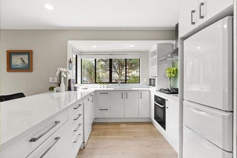 Photo of property in 126 Lynn Road, Bayview, Auckland, 0629