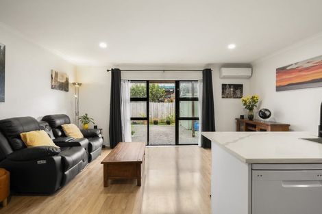 Photo of property in 5/17 Harbour View Road, Te Atatu Peninsula, Auckland, 0610