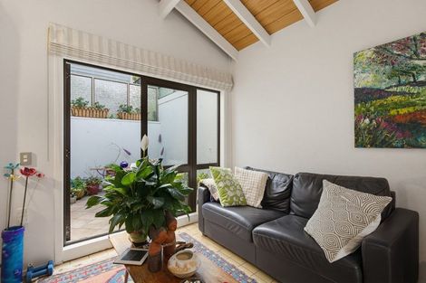 Photo of property in 21 Rama Crescent, Khandallah, Wellington, 6035