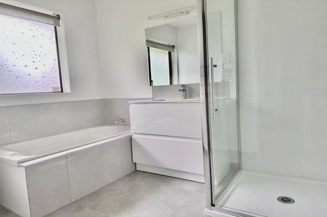 Photo of property in 38 Highland Park Drive, Highland Park, Auckland, 2010