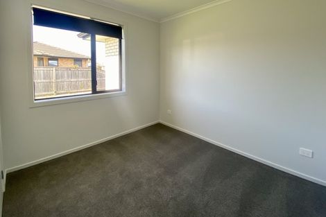 Photo of property in 16 Austin Reid Avenue, Carterton, 5713