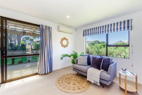 Photo of property in 128 Tutere Street, Waikanae Beach, Waikanae, 5036