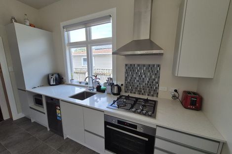 Photo of property in 17 Apu Crescent, Lyall Bay, Wellington, 6022