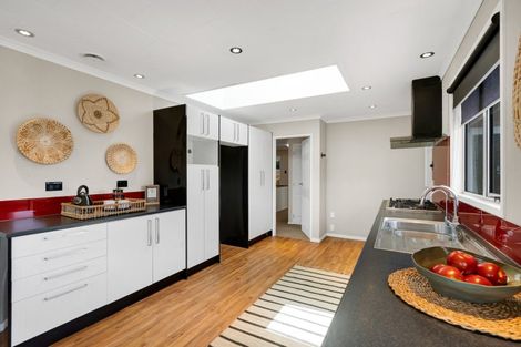 Photo of property in 147 Govett Avenue, Frankleigh Park, New Plymouth, 4310