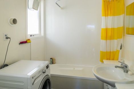 Photo of property in 21 Bedford Street, Northland, Wellington, 6012