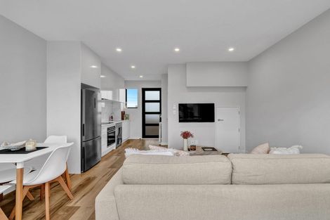 Photo of property in 5/86 Fred Taylor Drive, Westgate, Auckland, 0814