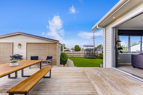 Photo of property in 103a Wharf Road, Te Atatu Peninsula, Auckland, 0610