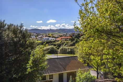Photo of property in 9 Seagull Place, Whitby, Porirua, 5024