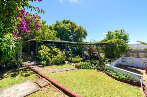 Photo of property in 18 Felgrove Street, Glendene, Auckland, 0602