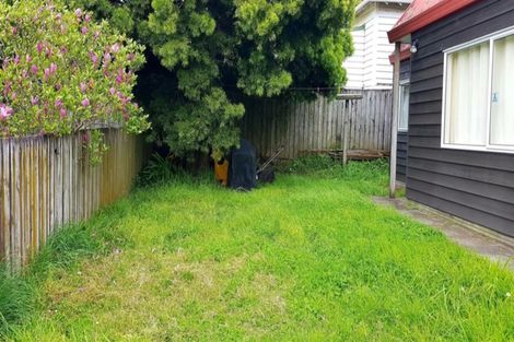 Photo of property in 3 Caspian Close, New Lynn, Auckland, 0600