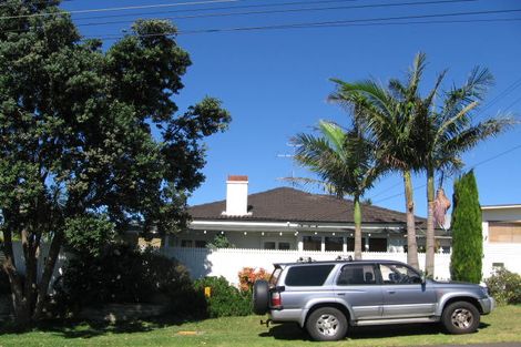 Photo of property in 23 Ocean View Road, Milford, Auckland, 0620
