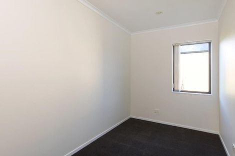 Photo of property in 3/17 Harbour View Road, Te Atatu Peninsula, Auckland, 0610
