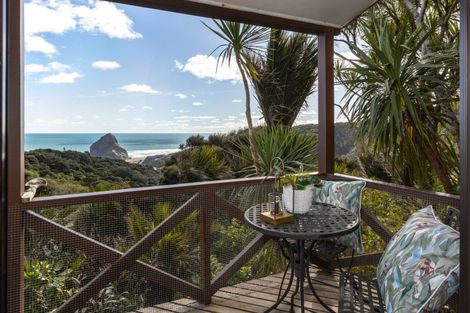 Photo of property in 22 Pendrell Road, Piha, New Lynn, 0772