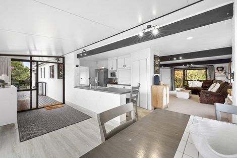 Photo of property in 14 Winstone Place, Highlands Park, New Plymouth, 4312