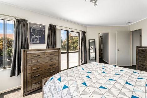 Photo of property in 21 Joseph Banks Drive, Whitby, Porirua, 5024