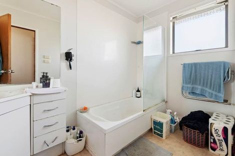 Photo of property in 16 Lewisham Street, Highland Park, Auckland, 2010