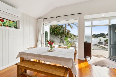 Photo of property in 25 Waikato Street, Island Bay, Wellington, 6023