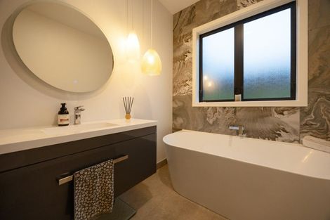 Photo of property in 11 Awanui Avenue, Hokowhitu, Palmerston North, 4410