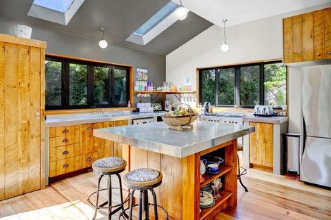 Photo of property in 7-9 Mace Terrace, Oakura, 4314