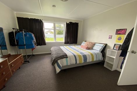 Photo of property in 18 Railway Street, Eltham, 4322