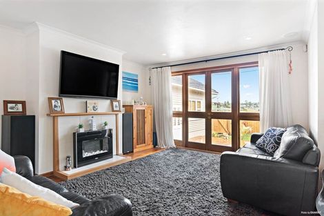 Photo of property in 1/9 Merton Avenue, Glenfield, Auckland, 0627