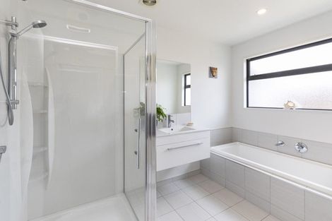 Photo of property in 37 Little Oaks Drive, Yaldhurst, Christchurch, 8042