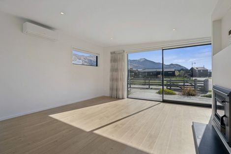 Photo of property in 5 Wallace Place, Wanaka, 9305