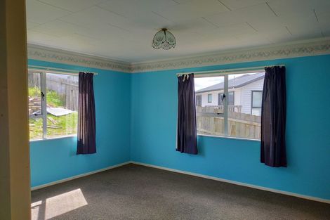 Photo of property in 16 Babich Road, Henderson Valley, Auckland, 0614